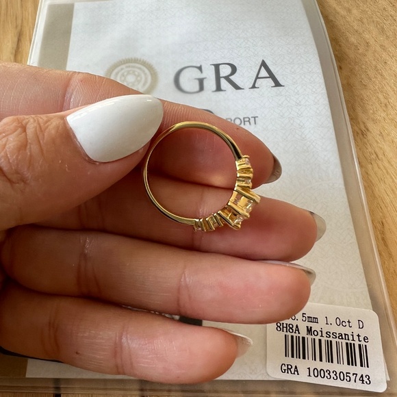 Moissanite Accented Solitaire Ring – 1.00 CT (6.5mm), FL D Color, size 7 - Picture 7 of 10